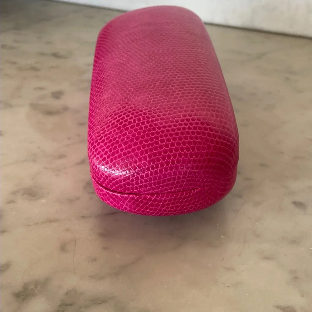 LILLY PULITZER Fuchsia Embossed Hard Eyeglass Clamshell Case